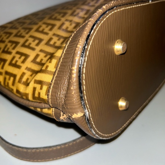 Pre loved vintage Fendi  crossbody bag - Picture 9 of 14